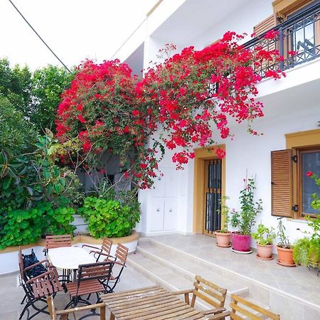 Fira Central Apartments With Veranda Dış mekan fotoğraf