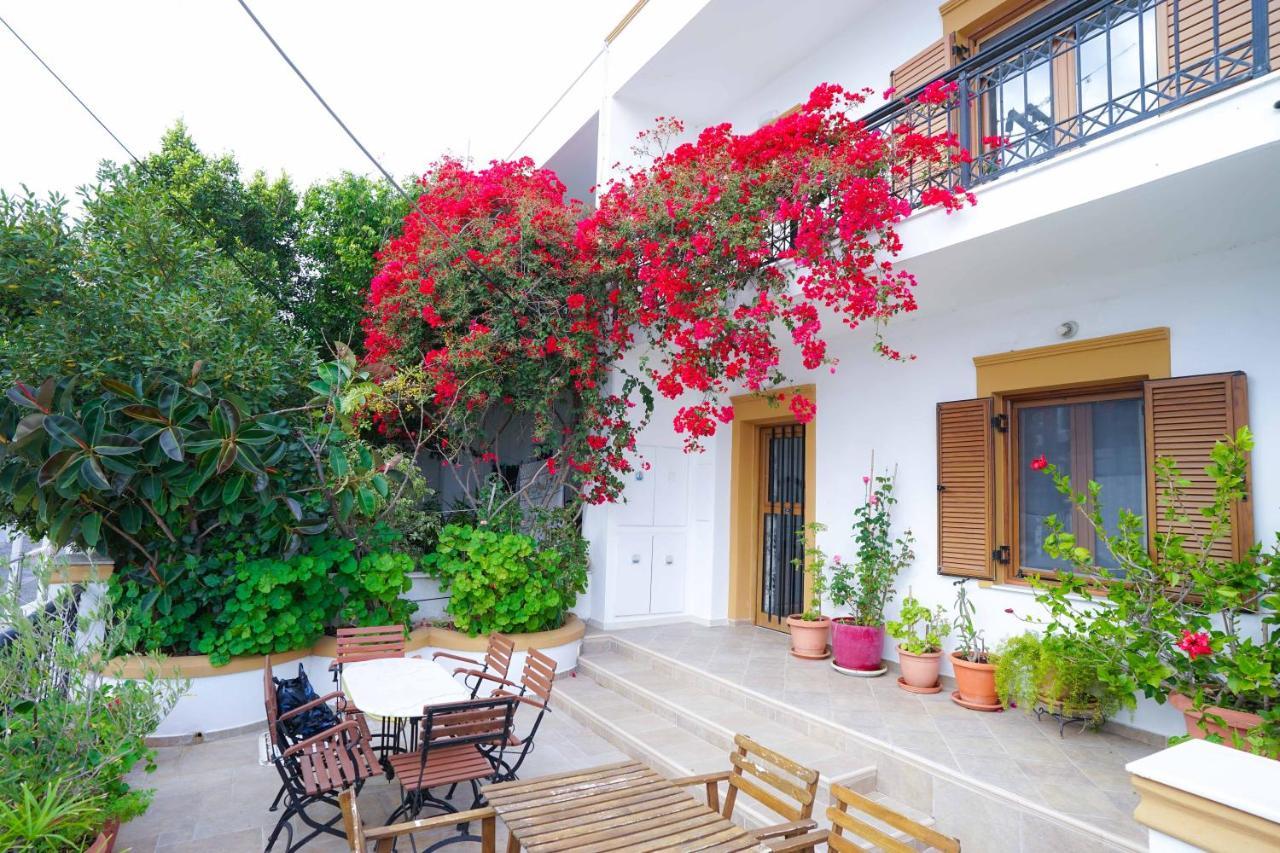 Fira Central Apartments With Veranda Dış mekan fotoğraf